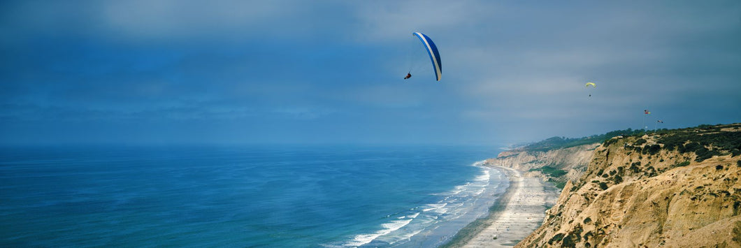 Paragliders over the coast, La Jolla, San Diego, California, USA