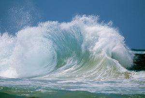 Waves splashing in the sea