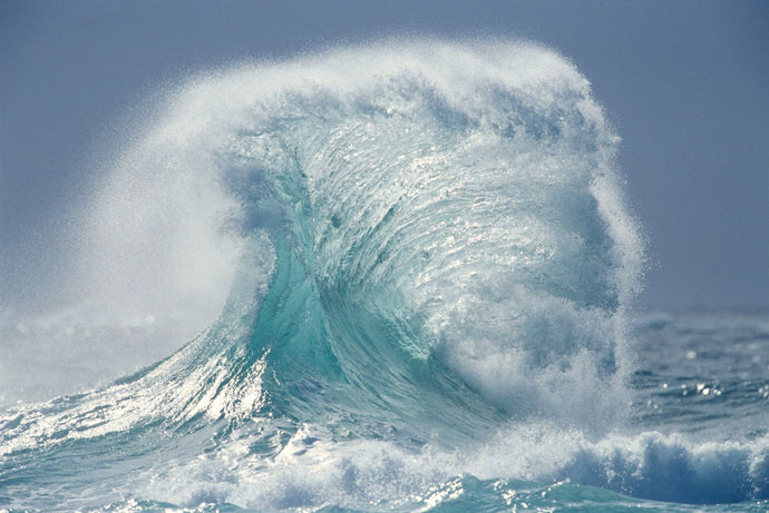 Waves splashing in the sea