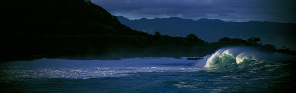 Waves in the Pacific Ocean, Waimea Bay, Oahu, Hawaii, USA