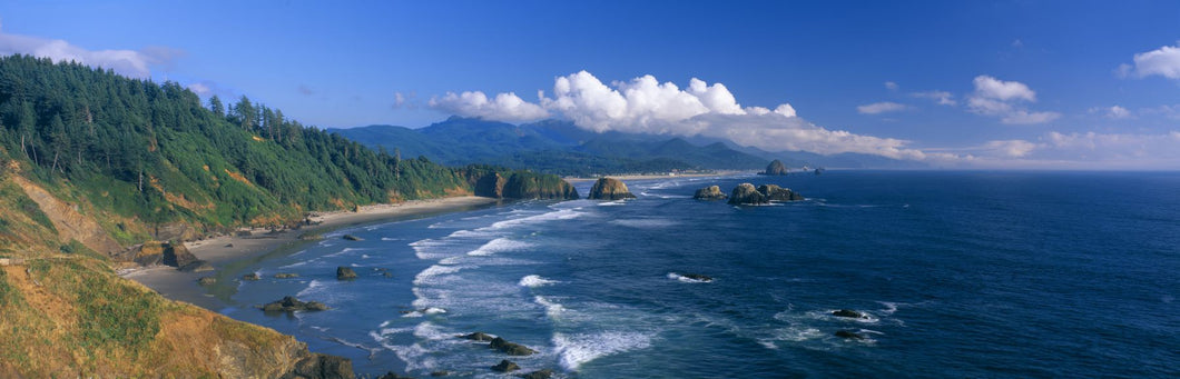 Sea Stacks rock formations, Cannon Beach, Oregon