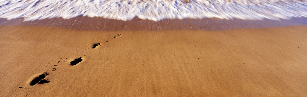 Footprints in sand on the beach, Hawaii, USA