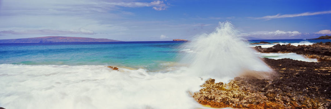 Waves breaking on the coast, Maui, Hawaii, USA