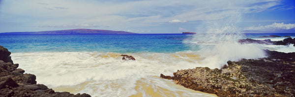Waves breaking on the coast, Maui, Hawaii, USA