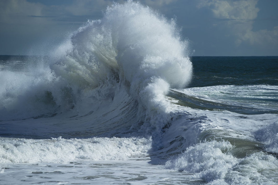 Waves in the Pacific Ocean, San Pedro, Los Angeles, California, USA