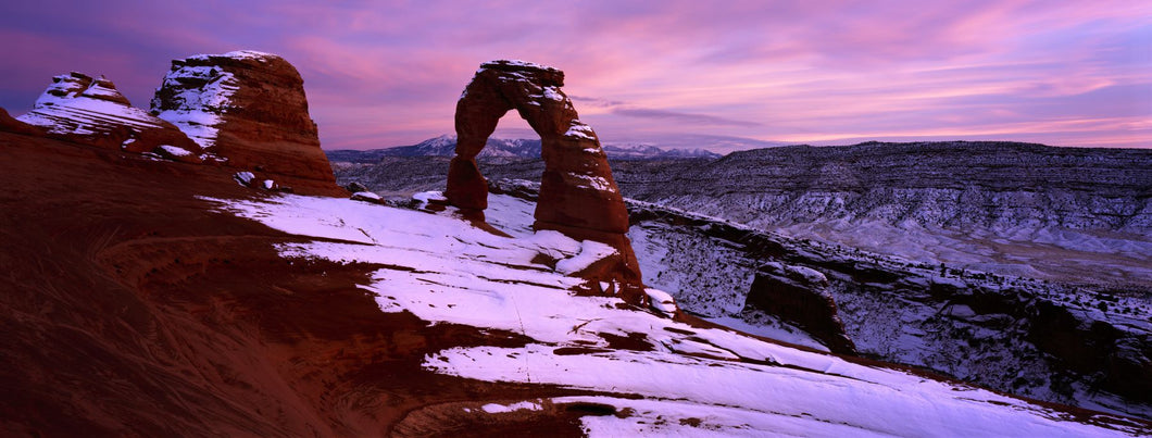 Delicate Arch in winter, Arches National Park, Utah, USA