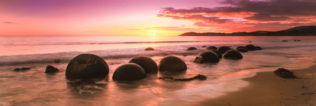 Moeraki Boulders on the beach at sunrise, Moeraki, Otago Region, South Island, New Zealand